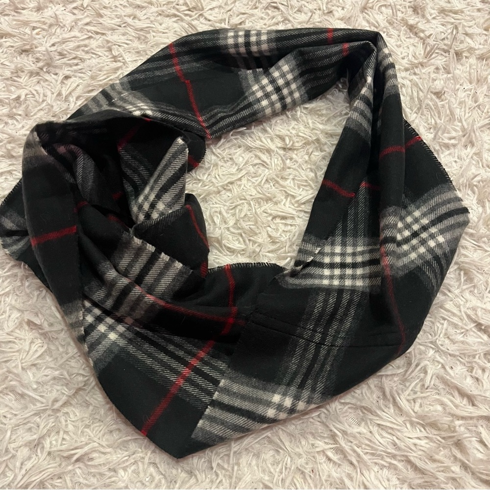 V. Frass Black Plaid Infinity Scarf OS Germany